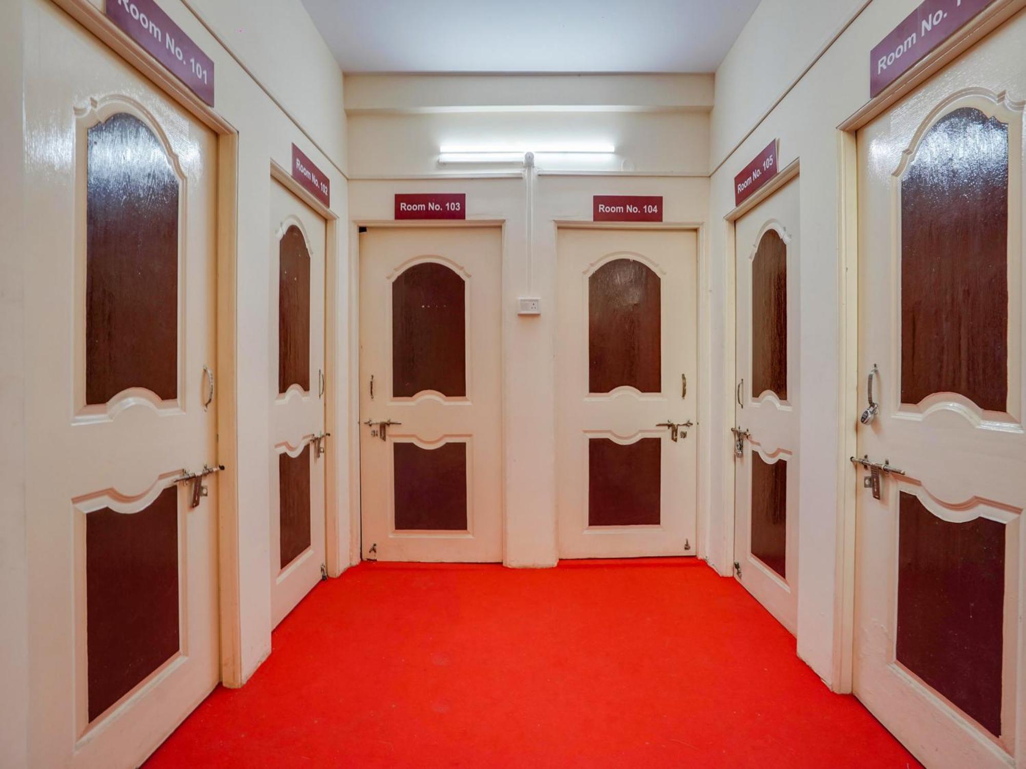 Hotel Royal Villa Inn Sakardara Bagian luar foto